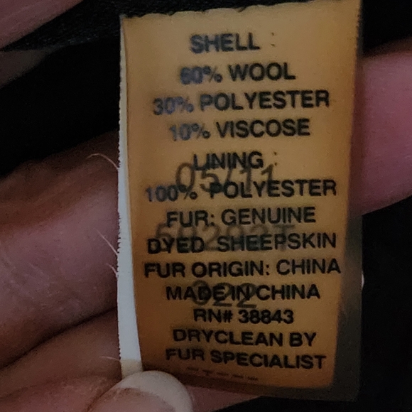 Tahari Black Wool Jacket coat with Fluffy Real fur Collar and trim. - Picture 8 of 9